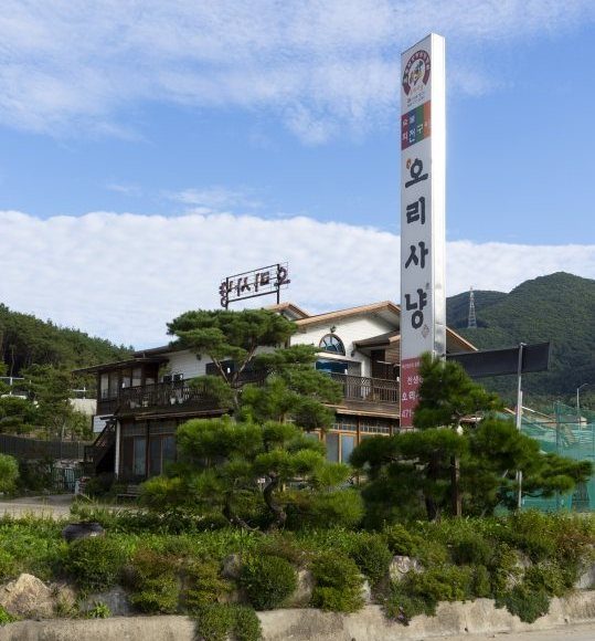 천생산길 산자락의 가게